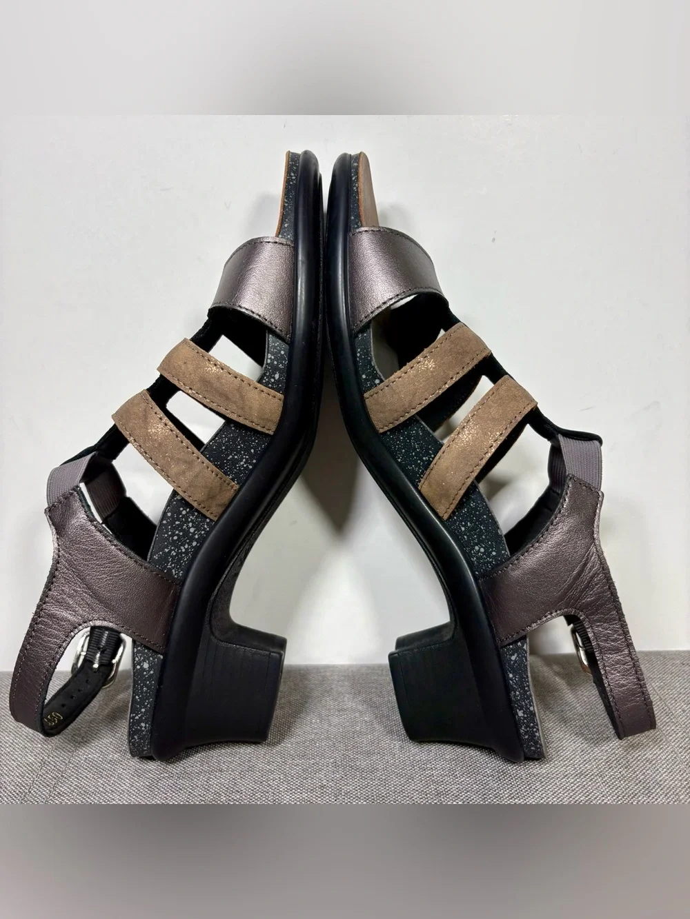 SAS Allegro Metallic Shimmery Strappy Heeled Sandals- woman’s 9 NARROW